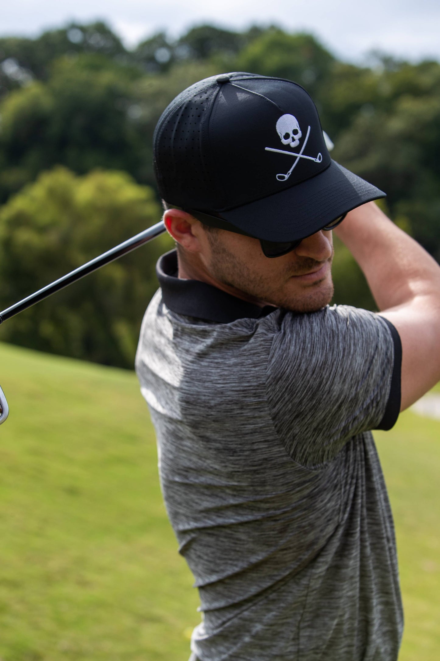Skull And Crossbones Black Golf Hat (NEW)