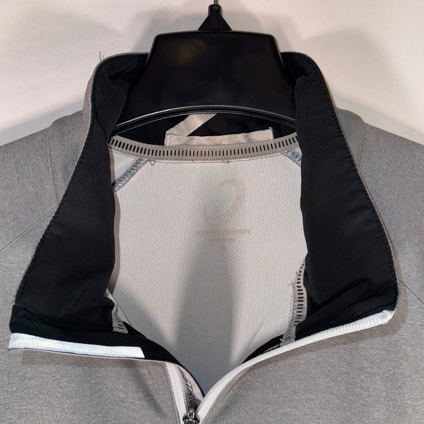 Zero Restriction Z425 The Country Club of Sioux Falls 1/4 Zip Pullover (Preloved)