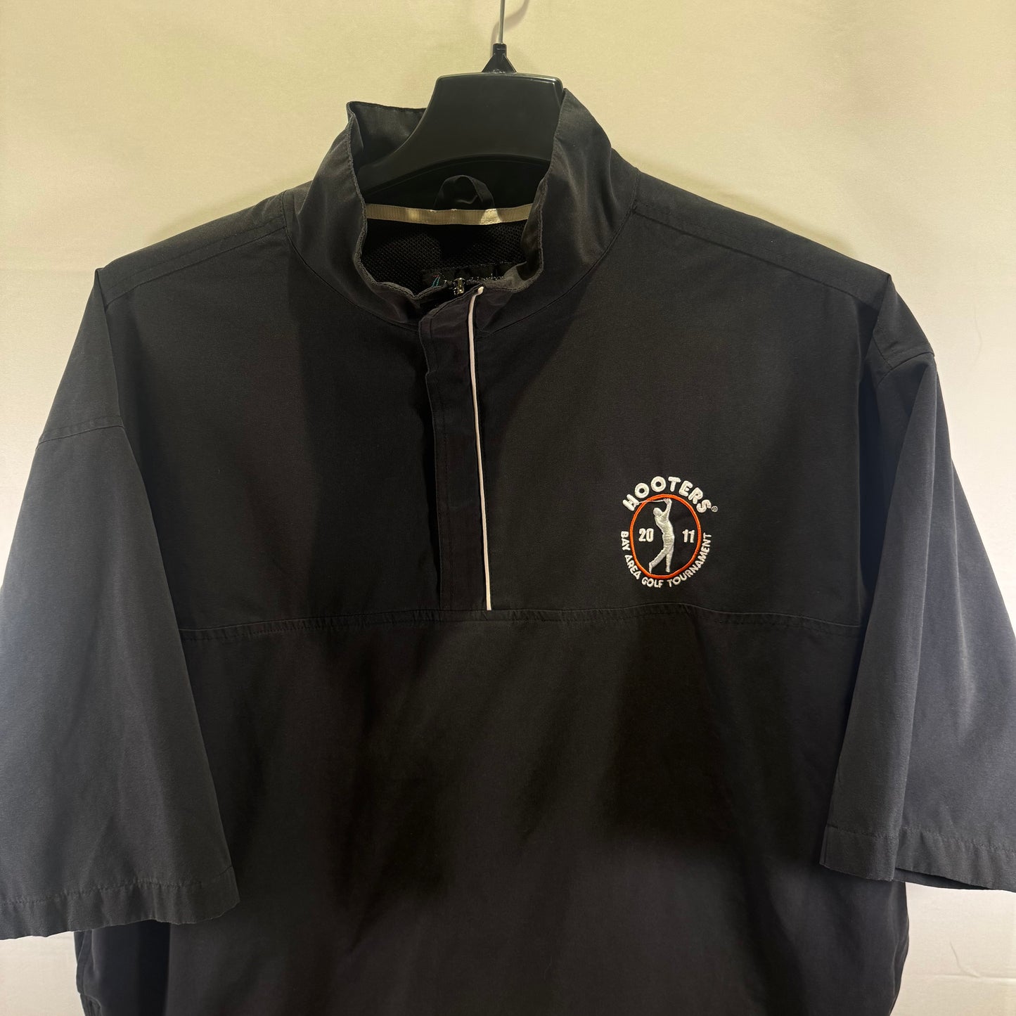 Inner Harbor Hooters Bay Area Golf Tournament Windshirt (Vintage) (Preloved)