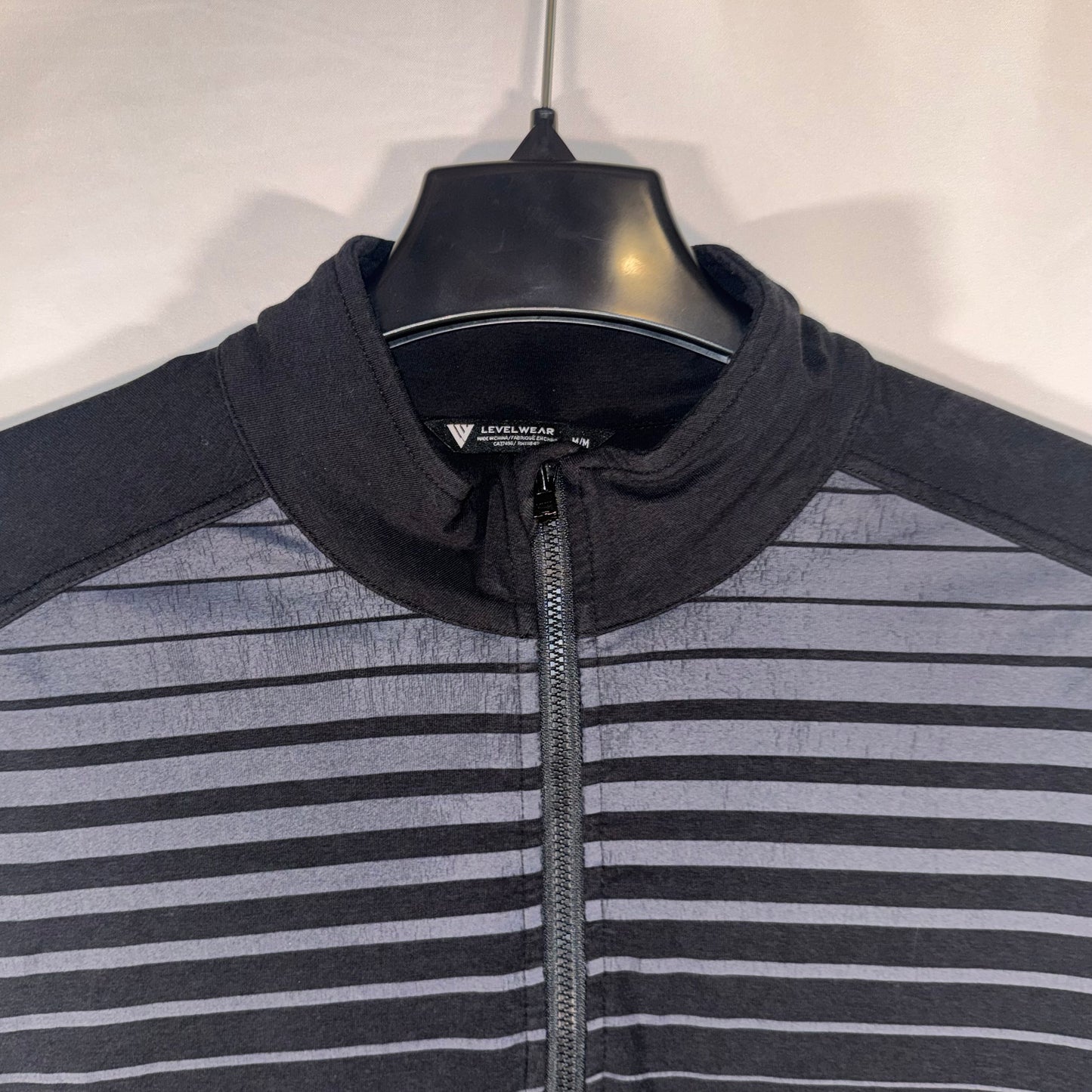 Levelwear The Country Club of Sioux Falls 1/4 Zip Pullover (Preloved)