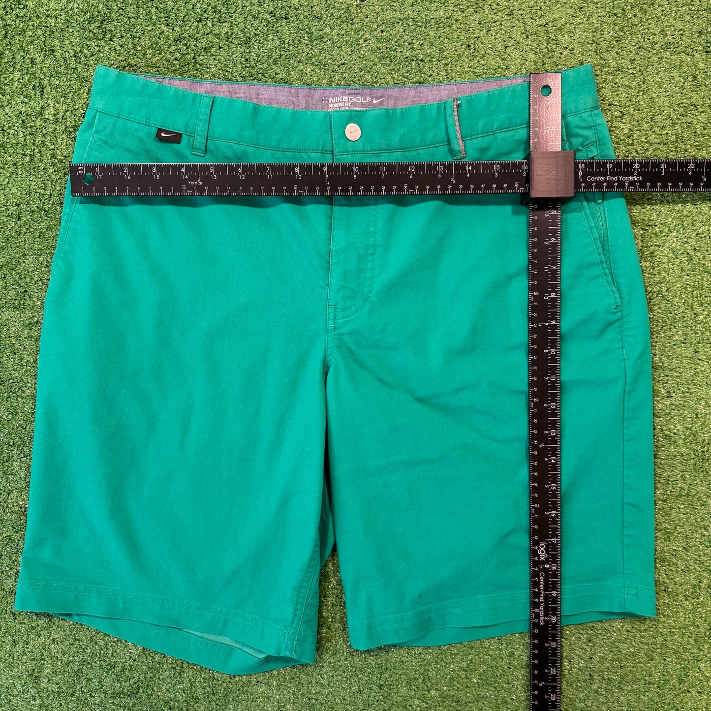 Nike Golf Modern Fit Dri-Fit Shorts (Preloved)