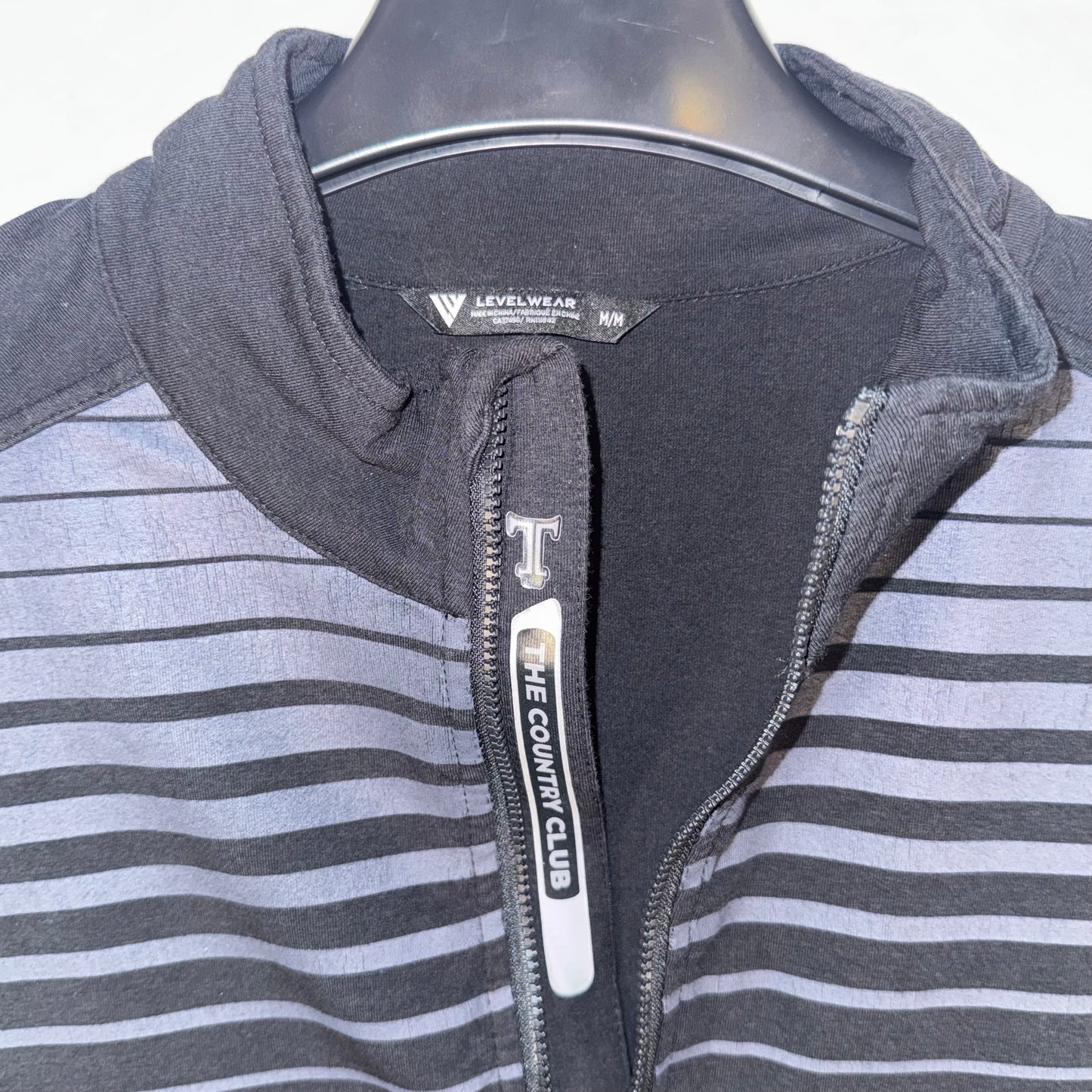 Levelwear The Country Club of Sioux Falls 1/4 Zip Pullover (Preloved)